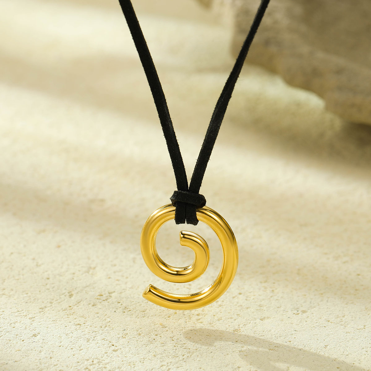 波西米亚风格镀金贝壳符文项链