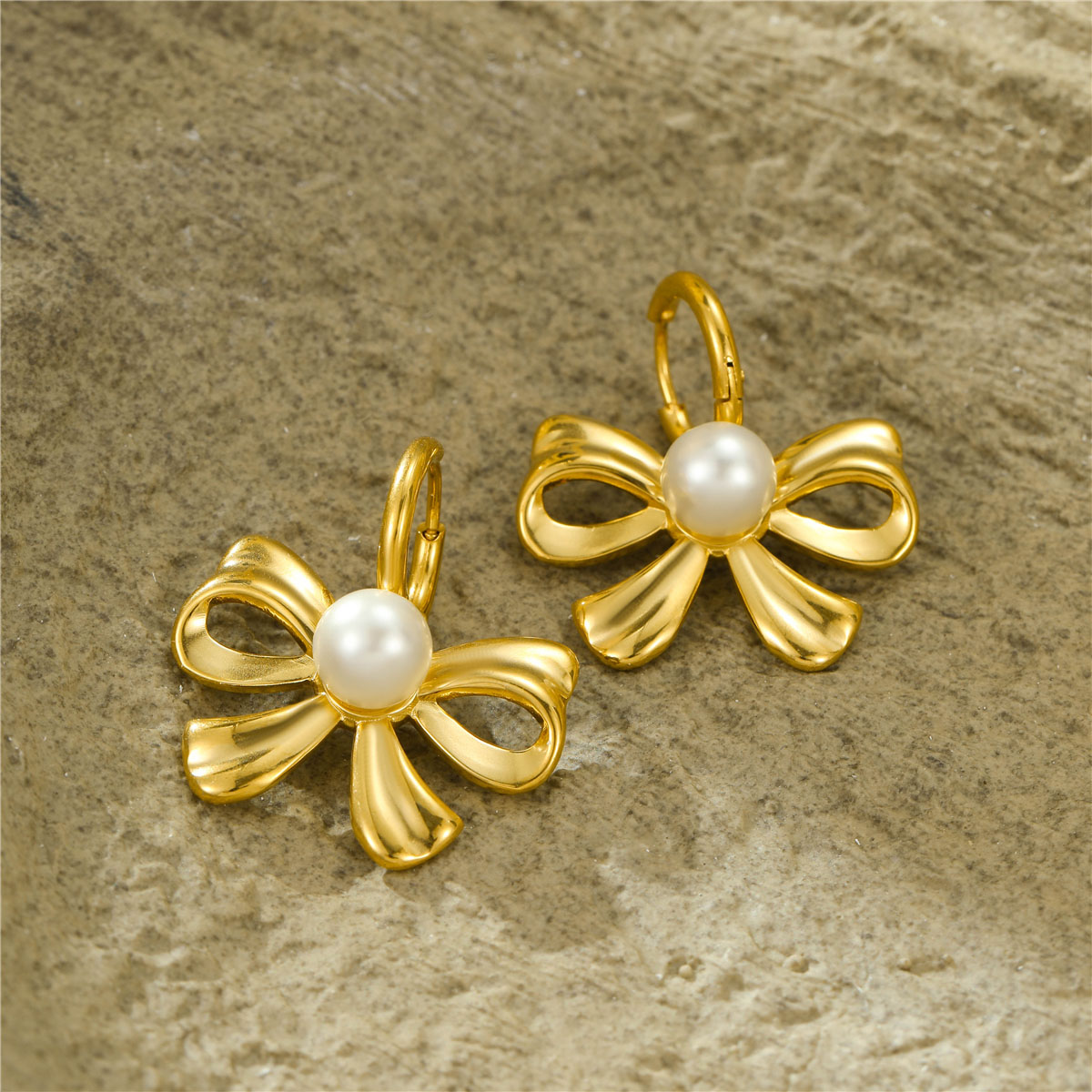 金色PVD镀金可爱珍珠蝴蝶结耳环