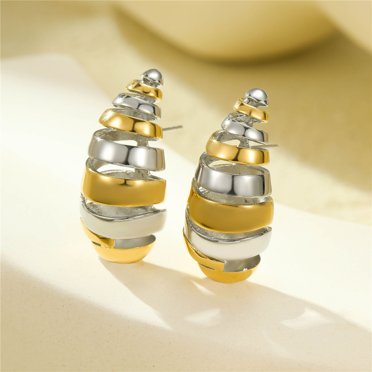 个性简约不锈钢双色镂空水滴耳钉