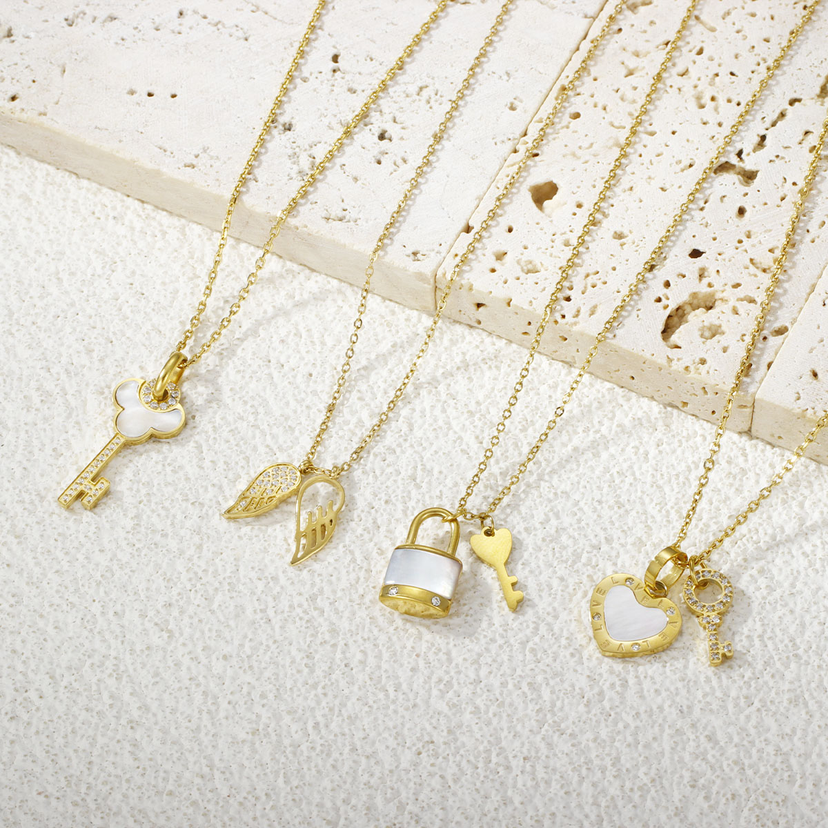 不锈钢锁骨链项链镶满钻石的贝壳钥匙吊坠